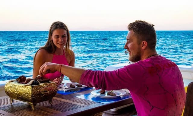 Nefertari Luxury Sea Trip: Submarine, Snorkeling & Dinner - Photo 7