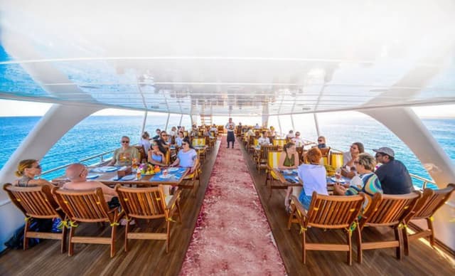 Nefertari Luxury Sea Trip: Submarine, Snorkeling & Dinner - Photo 8
